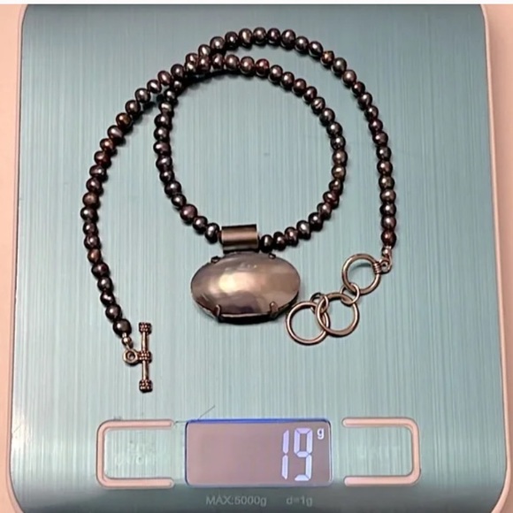 Black Cultured Pearl Necklace w Mother of Pearl Pendant & Sterling Silver Clasp - Picture 6 of 6